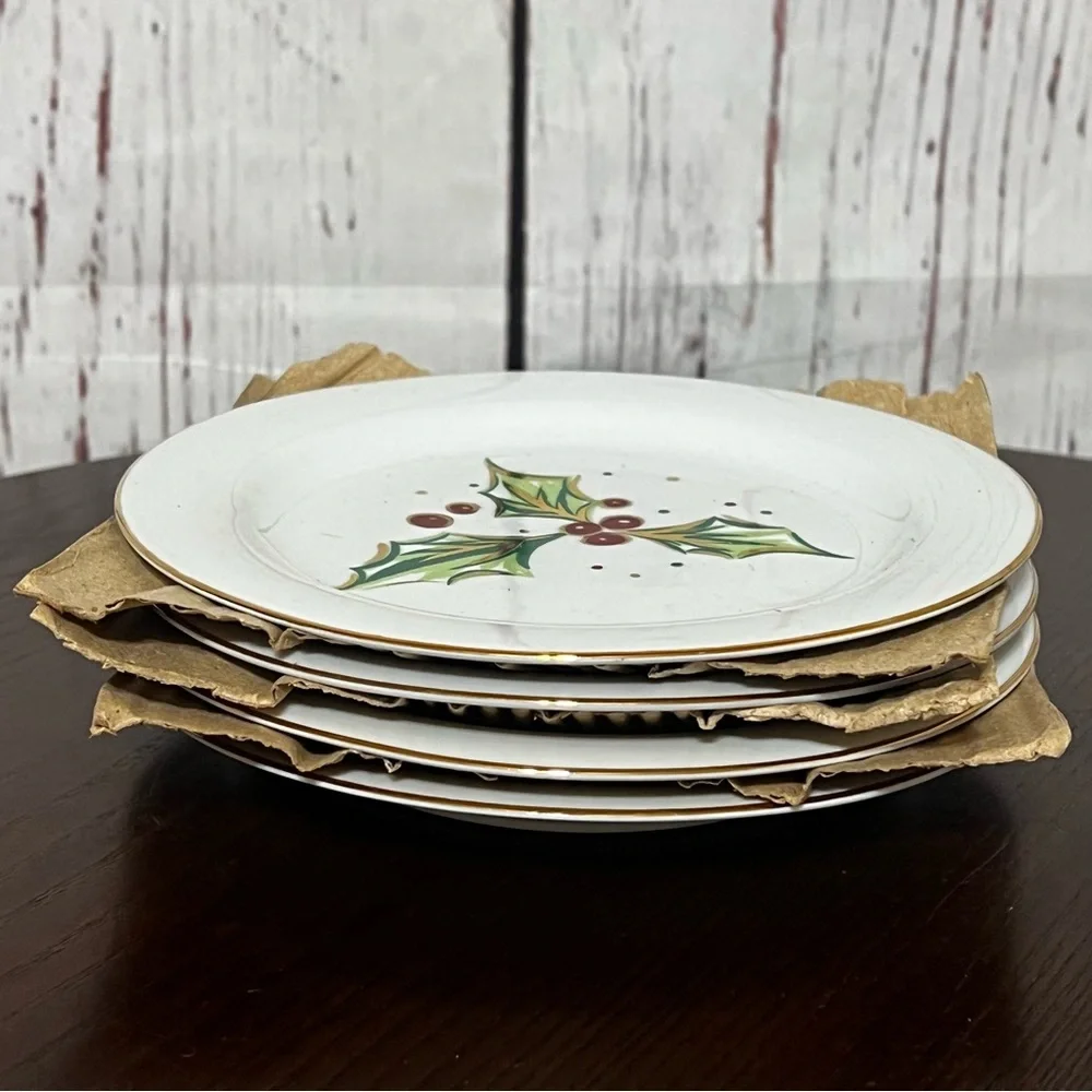 Elegant Holly Design Dinner 7.5”  Plates 4 piece set porcelain vintage 2001
